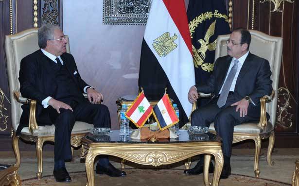 المشـنوق التقى نظيره المصري:
مواصلة التعاون في المجالات الأمنيّة