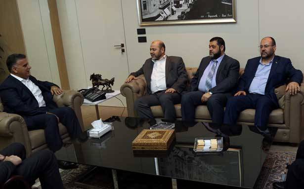 أوضاع المخيمات بين ابراهيم وأبو مرزوق