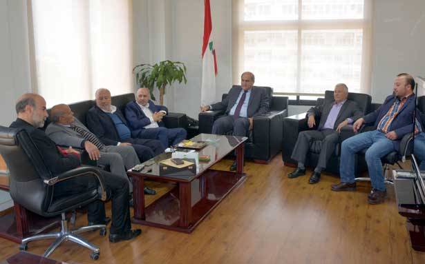 تابع الأوضاع البيئيّة في منطقة الشويفات
الخطيب وعد بتفقّد نهر الغدير
الذي يُضرّ بالمصانع والسكان
