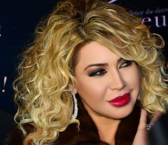 نوال الزغبي: نام أمام باب غرفتي!