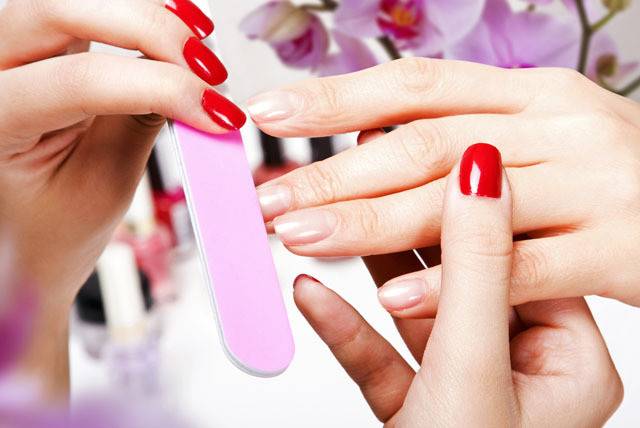 معلومات غريبة وصادمة.. هكذا تحوّل دهان السيارات إلى طلاء للأظافر!