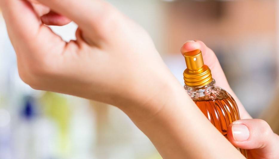 هل تستطيع الحامل أن تستخدم العطور؟