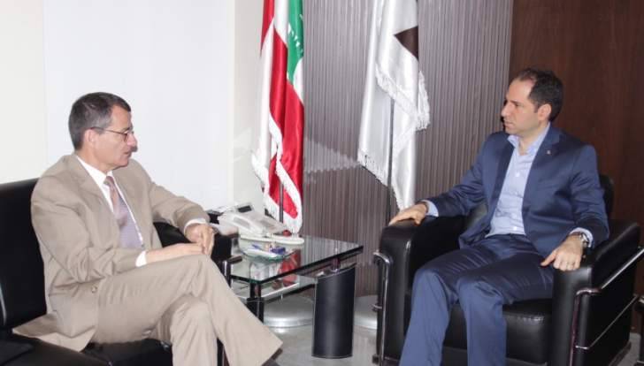 سامي الجميل تناول مع السفير الألماني في لبنان المستجدات الراهنة