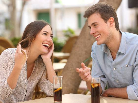 هكذا ينظرُ الرجل إليكِ عندما يقرر الزواج منكِ!