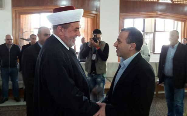 خلال جولته منطقتي صيدا والزهراني
باسيل: سنناضل لنخرج بقانون انتخابي يشعر المواطن بقيمة صوته
واذا لم نستطع فهذا يعني أننا عاجزون عن العيش مع بعضنا بعضاً