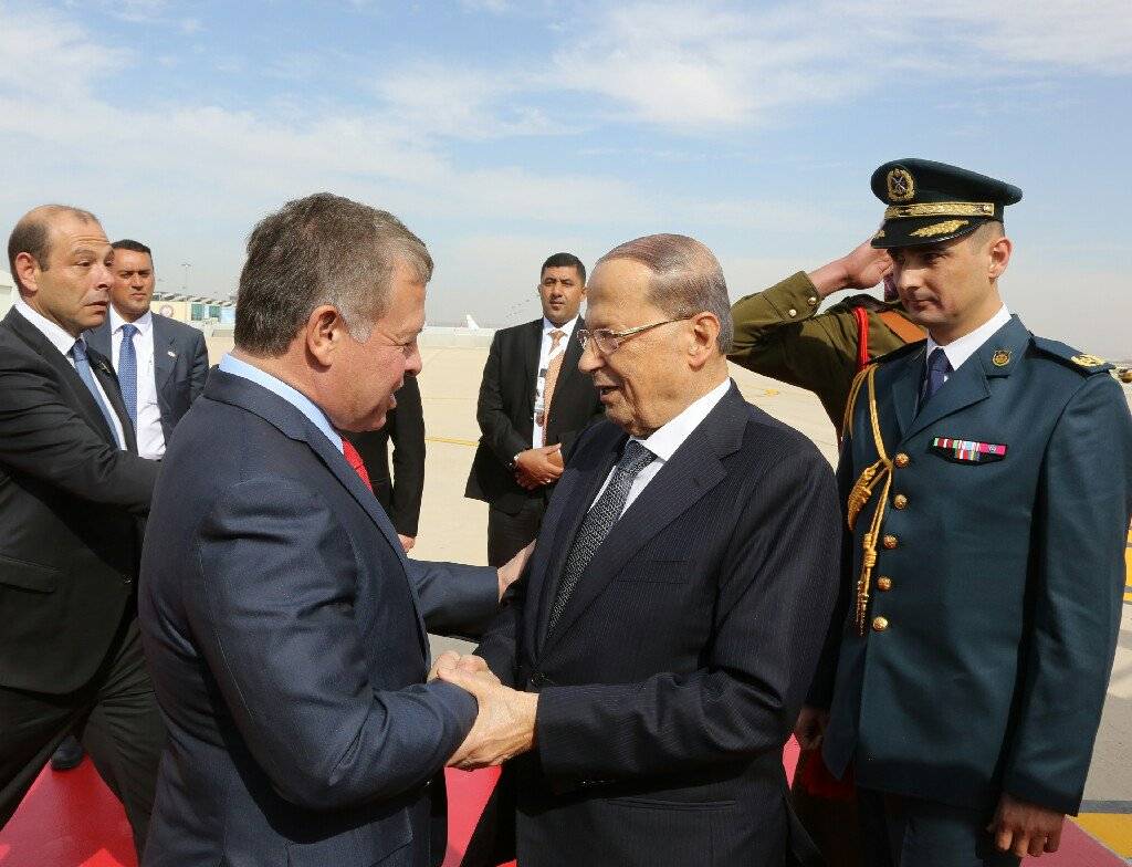 العاهل  الأردني الملك عبدالله الثاني يستقبل الرئيسين عون والحريري في مطار الملكة علياء الدولي في عمان