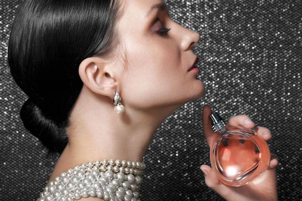 تعرفي علي العطر الذي يناسب شخصيتك من برجك!!