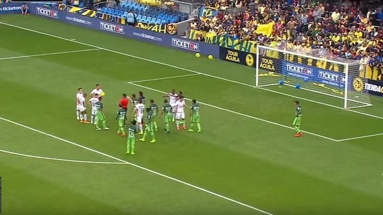 بالفيديو.. حكم يلغي ضربة جزاء لأغرب سبب ممكن