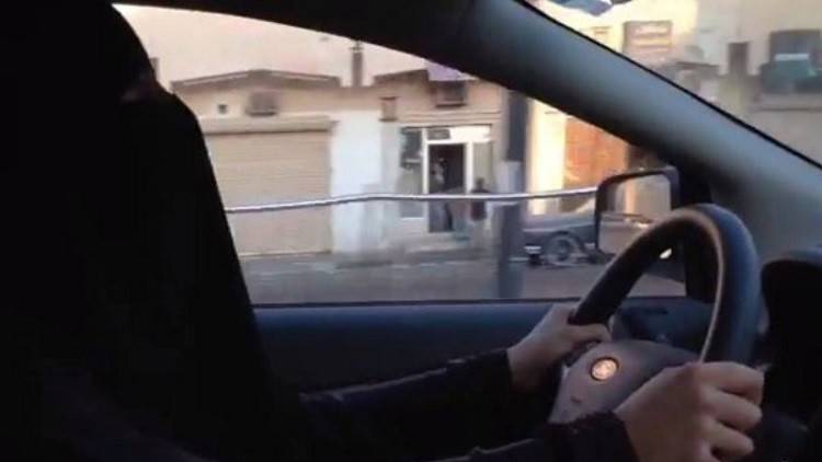 الشورى السعودي ينفي السماح للمرأة بقيادة السيارة