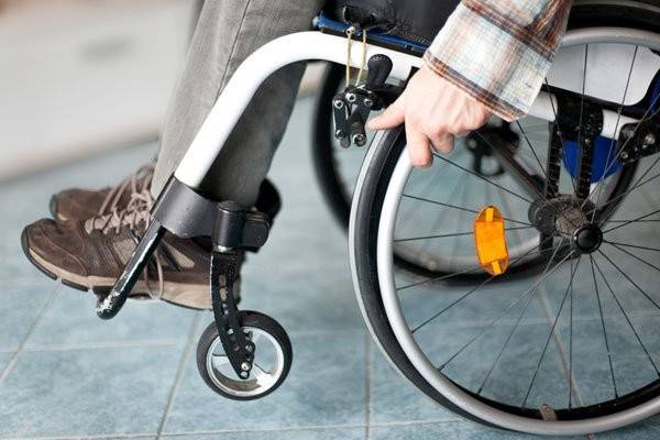 لن تصدق ما تراه.. شاب مشلول يحرك ذراعه في سابقة طبية