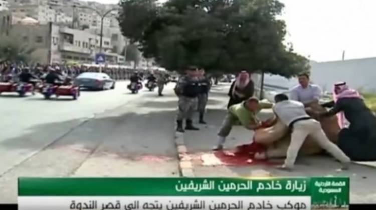 هكذا احتفل مواطنٌ أردنيّ بزيارة الملك السعودي للأردنّ