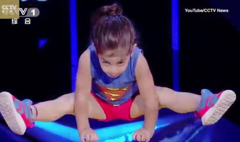 بالفيديو.. طفل الـ 3 سنوات يدهش المشاهدين!