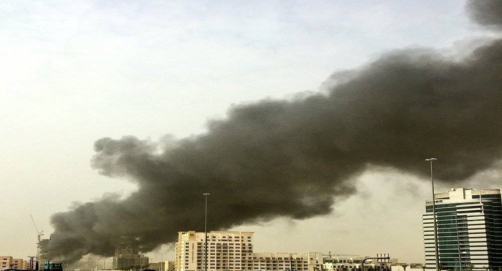 بالفيديو والصور...حريق هائل يلتهم برجاً في قلب دبي