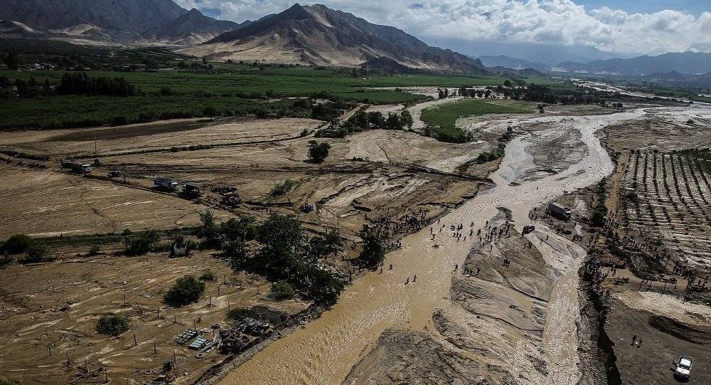 فقدان أكثر من عشرين شخصاً في انهيار أرضي بإندونيسيا