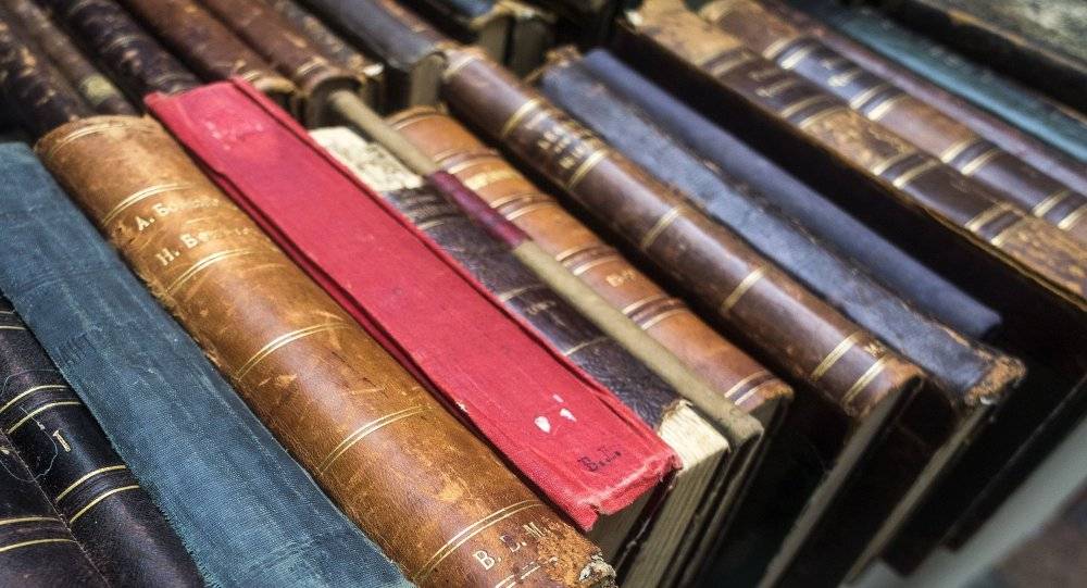دراسة تربط بين القراءة وطول العمر