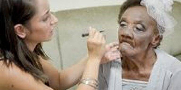 أكبر عروس في العالم تتحدى الأطباء وتتزوج في عمر 106 سنوات