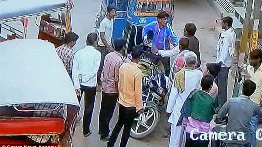 بالفيديو: شجار في الشارع يتحوّل إلى جريمة... هكذا قتله أمام الناس!