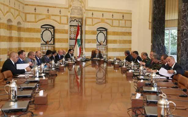 ترأس اجتماعاً أمنياً بحضور الحريري ووزراء وقادة أمنيين
عون: للتنسيق بين الأجهزة الأمنيّة كافّة على المعابر والمطار