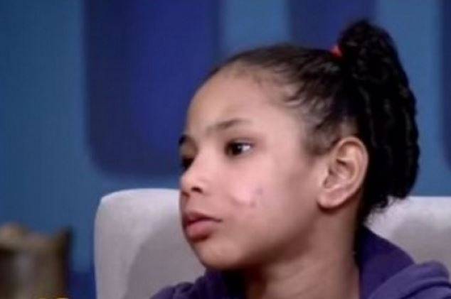 بالفيديو: أم تعتدي على طفلتها بأبشع الطرق!!