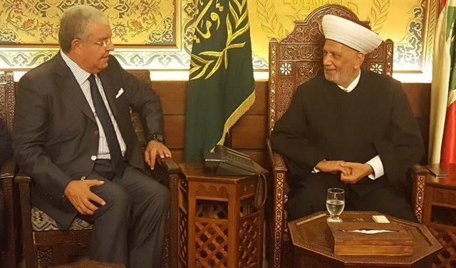 المشنوق: الحريري يصبر ويجاهد