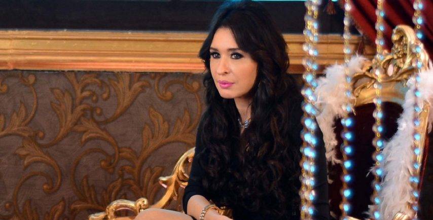 “السر” يعيد الراقصة دينا 22 عامًا للوراء