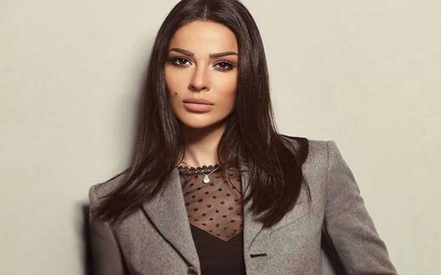 بالصورة: تعرفوا على سياسة نادين نسيب نجيم!