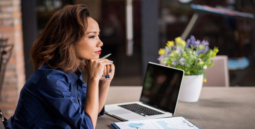 كيف تتخلصين من الأفكار السيئة التي تدمر نجاحك؟
