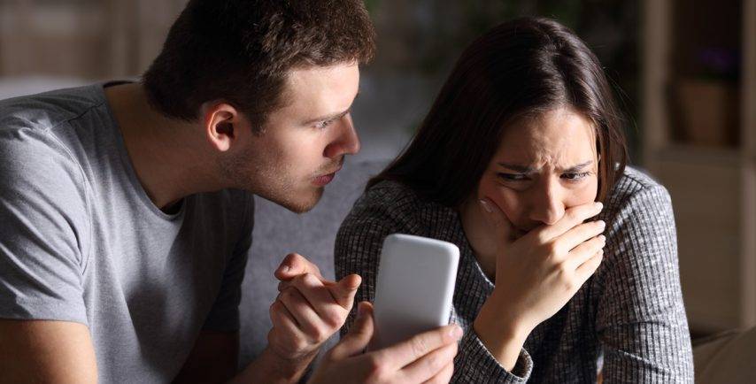 الغيرة الشكية عند الزوج.. مسميات عديدة وعواقب وخيمة