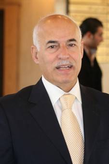الشريف تفقد المؤسسات التجارية المتضررة من الامطار وطالب بتعويضهم