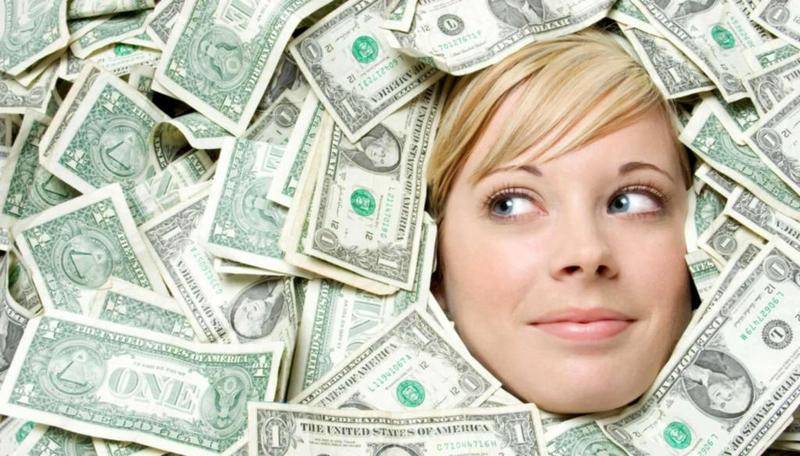 "خمسينيَّة" تتزوَّج طفلاً مقابل تسديد ديون أهله!