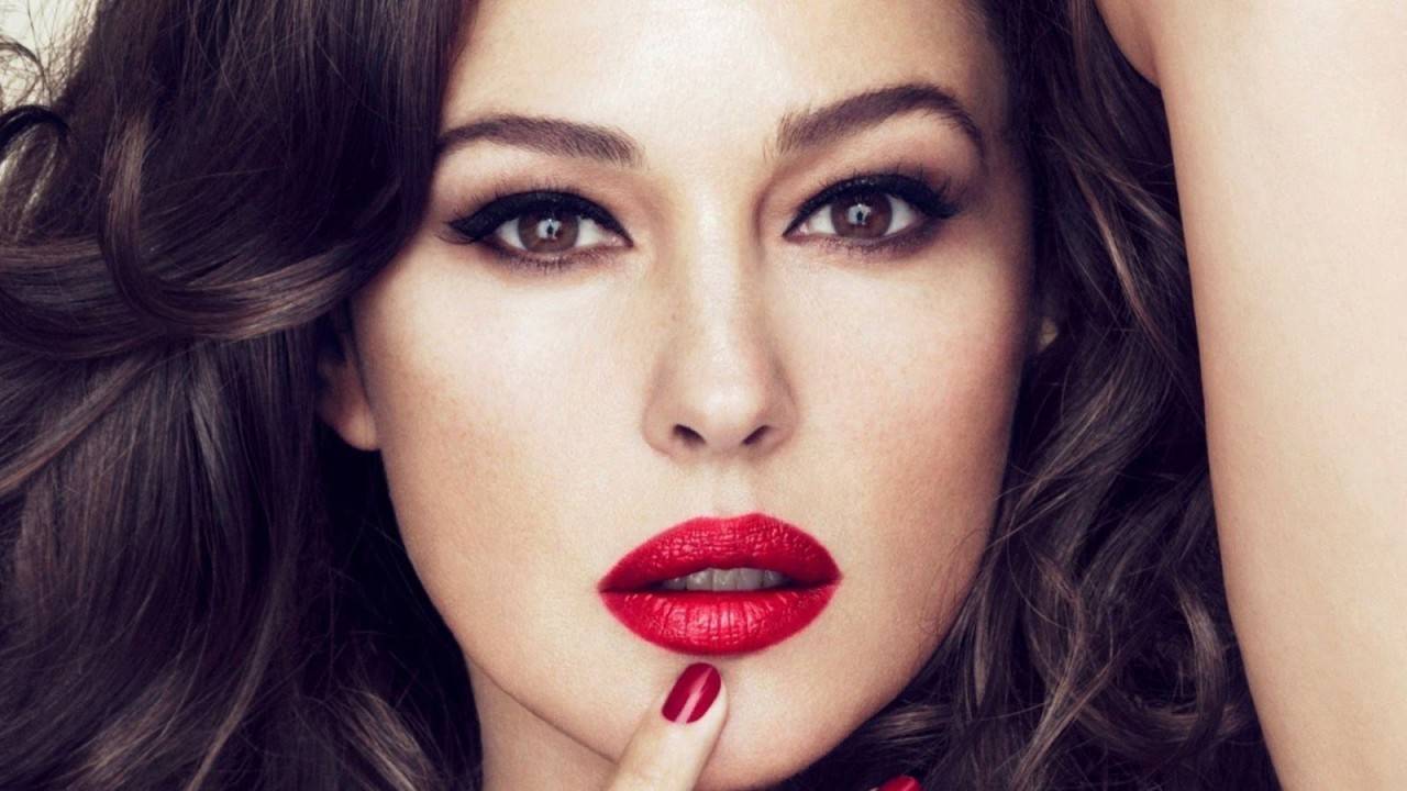 رغم تخطّيها الـ50: صور مونيكا بيلوتشي تثبت أنها الأجمل.. وهكذا كانت!
