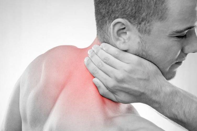 ‫آلام مؤخرة العنق.. أسبابها وكيفية مواجهتها