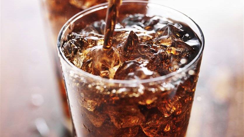 فيديو صادم يظهر ماذا يحصل للجسم عند تناول المشروبات الغازية