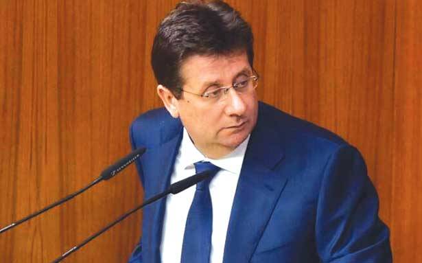 مشادات حامية ابرزها بين السنيورة والموسوي