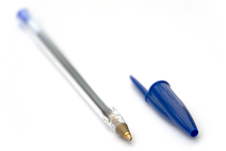 ما هو السر وراء “الثقب الصغير” في غطاء قلم BIC الشهير؟