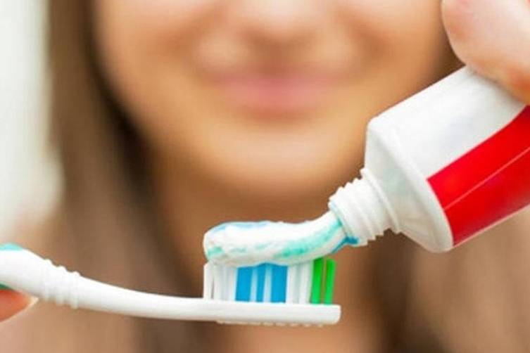 معجون الأسنان احد اسباب إنتفاخ البطن