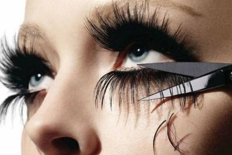 5 أسرار للحصول على رموش جذابة