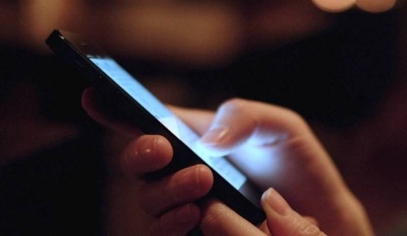 باعة بطاقات الخليوي يعرضون مطالبهم