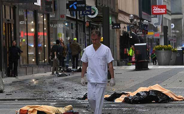 السويد تتعرض لهجوم «دهس» على غرار هجمات باريس وبرلين ونيس
