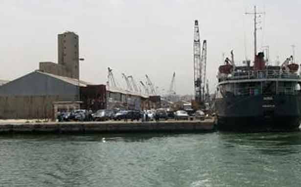 جمارك مرفأ طرابلس ضبطت باخرة أدوية زراعية مهربة