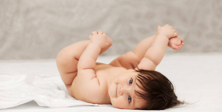 عندما يمسك طفلكِ عضوه التناسلي.. كيف تتعاملين مع الأمر؟
