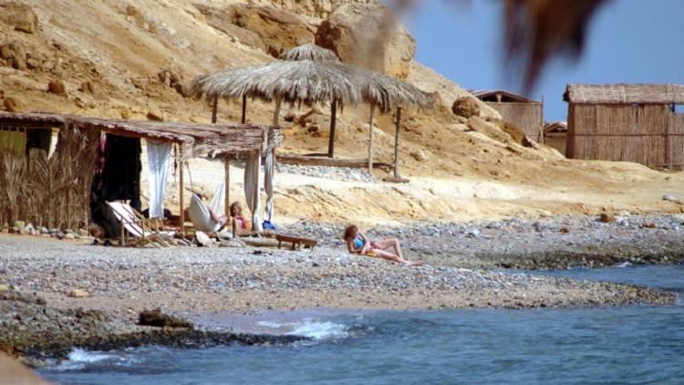 مكتب نتنياهو يحث الإسرائيليين على مغادرة سيناء فورا