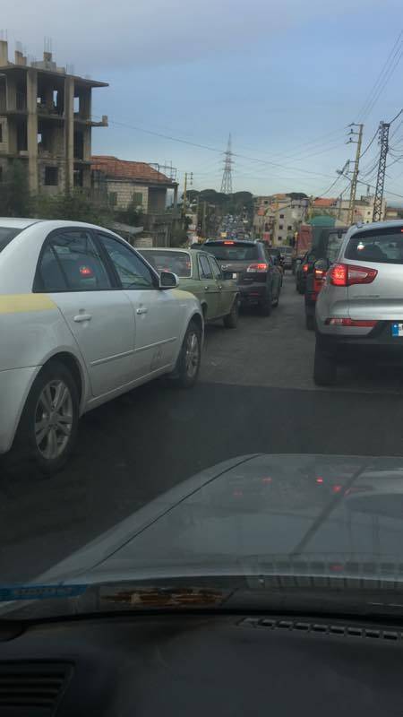 زحمة سير خانقة على طريق بكفيا - انطلياس