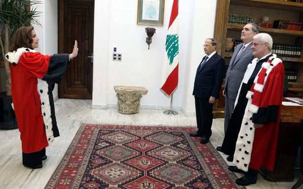 دلول وعطية اقسما اليمين القانونية
عون: لتطبيق المساواة بين اللبنانيين
وضمان عدم تجاوز حدّ السلطة