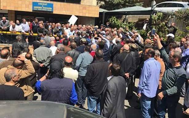 العسكريون المتقاعدون يضعون آمالهم على العهد لاخذ حقوقهم