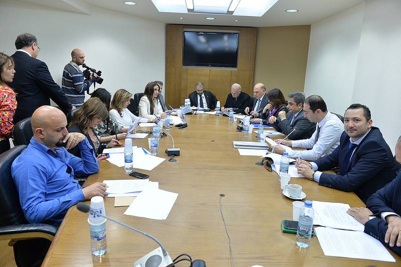 فرعية اللجان ناقشت مواد في مشروع قانون المعاملات الالكترونية