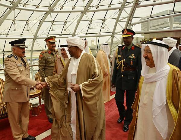 الأمير والرئيس السوداني بحثا العلاقات الثنائية وأوجه تعزيزها