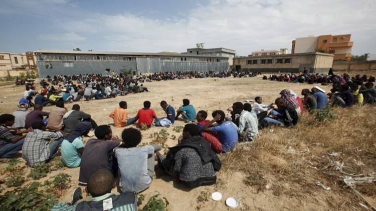 "اسواق عبيد" في ليبيا.. المهاجرون يُباعون بـ200 دولار