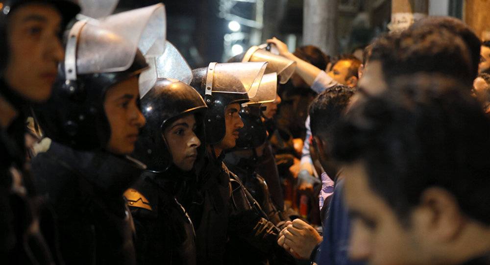 البرلمان المصري يقر فرض حالة الطوارئ لمدة 3 أشهر
