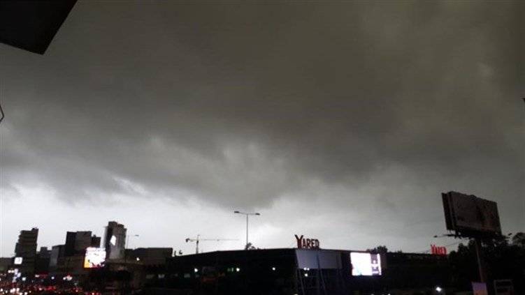 بالصور ظلام في وضح النهار.. ماذا يحصل في سماء لبنان؟